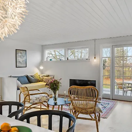 Hébergement de vacances 3 Bedroom In Dronningmølle