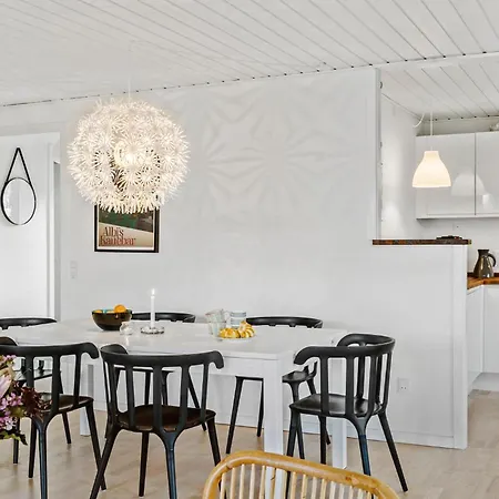 3 Bedroom In Hébergement de vacances Dronningmølle