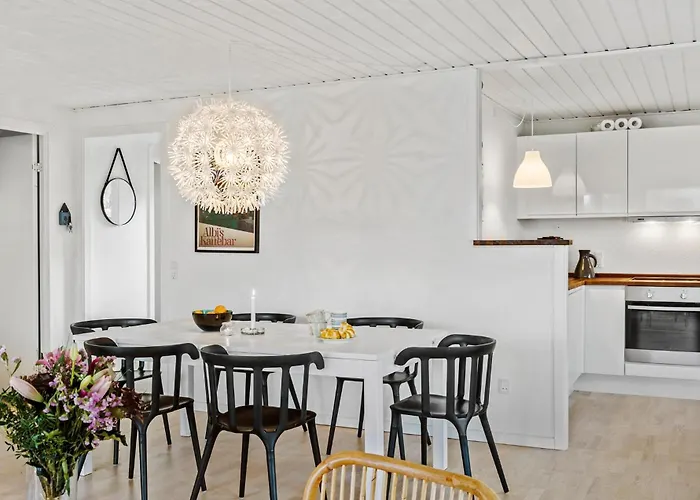 3 Bedroom In Tatil Evi Dronningmølle
